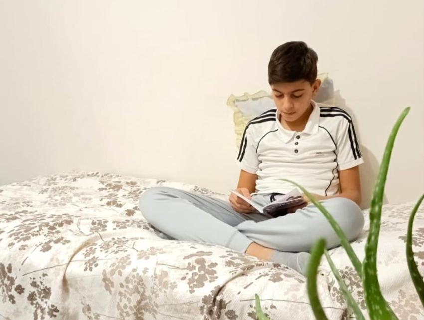 Bu ilçede her akşam 20 dakika hayat duruyor! Genci yaşlısı kitap okuyor