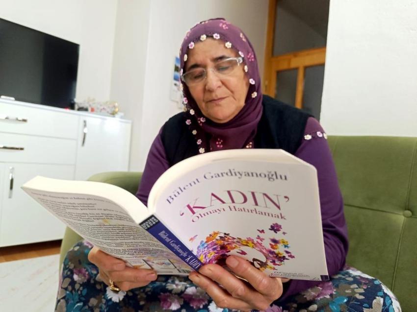 Bu ilçede her akşam 20 dakika hayat duruyor! Genci yaşlısı kitap okuyor