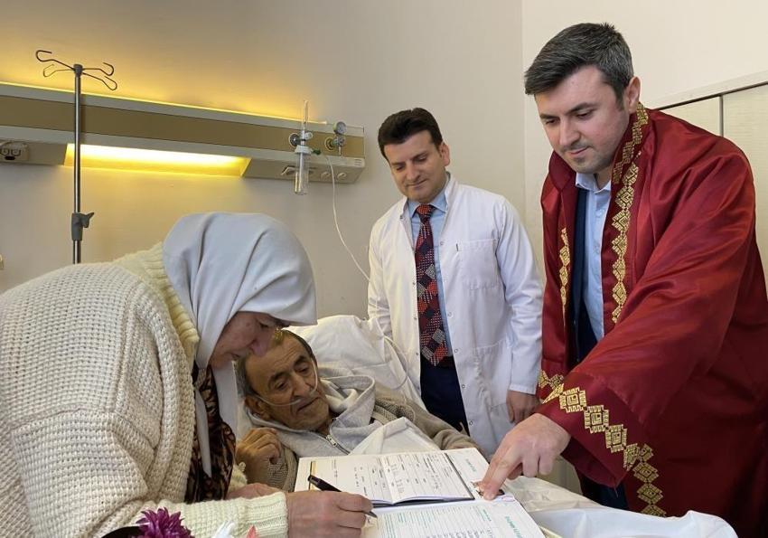 İnat uğruna boşandılar, ikinci nikahları hastanede kıyıldı! 65 yaşında gelin çiçeği attı
