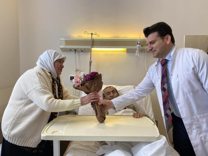 İnat uğruna boşandılar, ikinci nikahları hastanede kıyıldı! 65 yaşında gelin çiçeği attı
