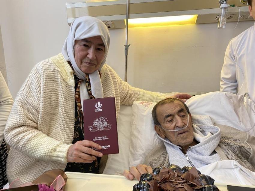 İnat uğruna boşandılar, ikinci nikahları hastanede kıyıldı! 65 yaşında gelin çiçeği attı
