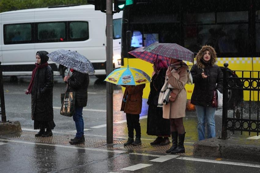Kar yağışı, karla karışık yağmur ve kuvvetli fırtına geliyor! Yeni hava durumu raporu açıklandı Meteoroloji illeri tek tek uyardı