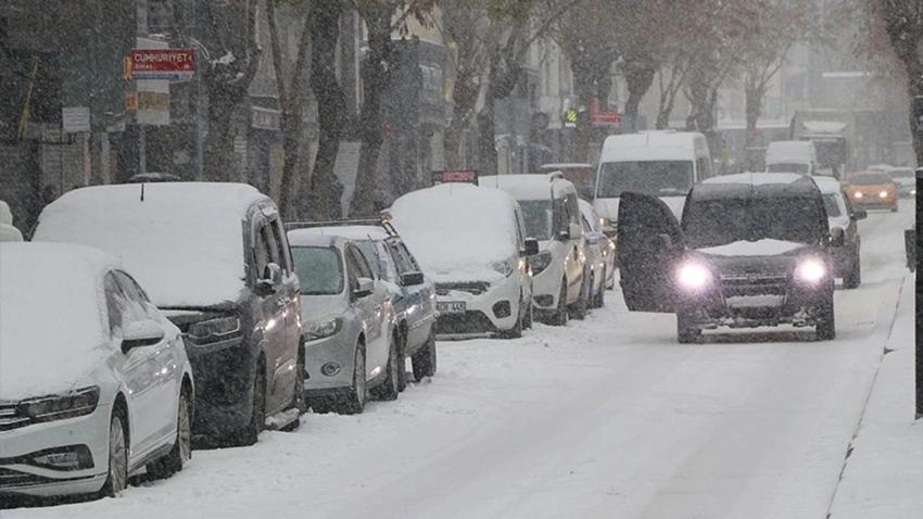 Sıcaklık değişmiyor, hava kar topluyor! Meteoroloji saat saat uyardı: 3 ilde bu kez kuvvetli geliyor