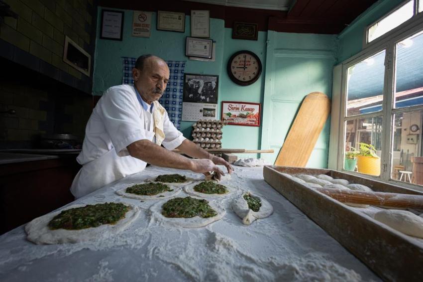 Bu fırından sadece bir ürün çıkıyor! 132 yıldır taş fırında yapılan pidenin lezzeti sınırları aştı