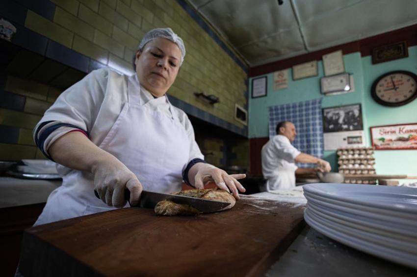 Bu fırından sadece bir ürün çıkıyor! 132 yıldır taş fırında yapılan pidenin lezzeti sınırları aştı