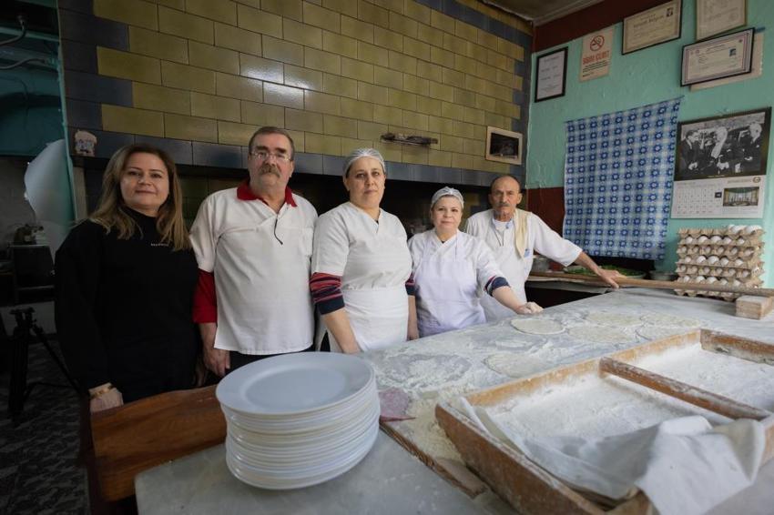 Bu fırından sadece bir ürün çıkıyor! 132 yıldır taş fırında yapılan pidenin lezzeti sınırları aştı