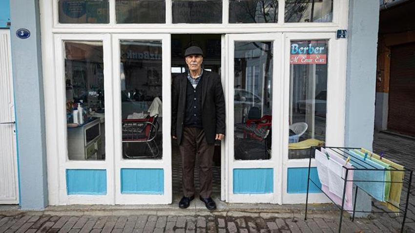 Ödemiş'te ömrünü berberliğe adamış bir hayat! 'Bir daha dünyaya gelsem yine berber olurum'