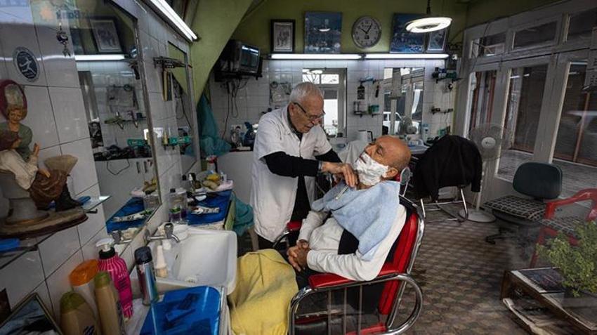 Ödemiş'te ömrünü berberliğe adamış bir hayat! 'Bir daha dünyaya gelsem yine berber olurum'