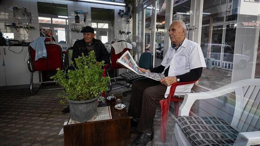 Ödemiş'te ömrünü berberliğe adamış bir hayat! 'Bir daha dünyaya gelsem yine berber olurum'