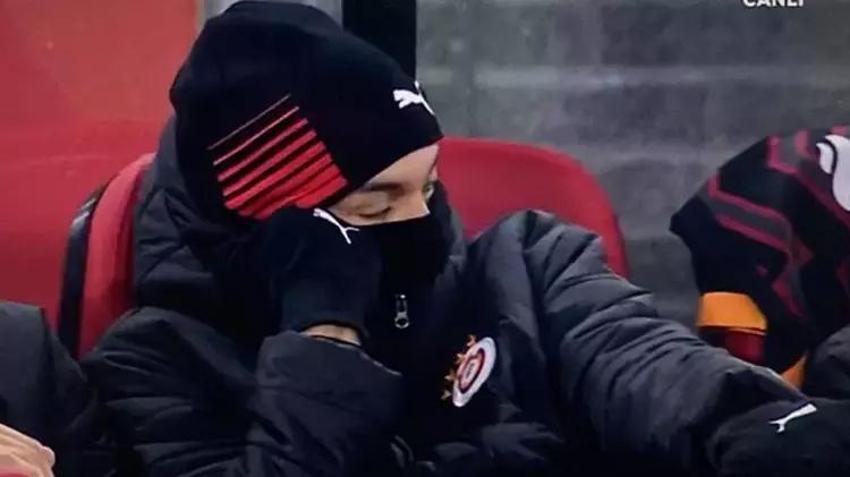 Batshuayi trip attı, Hakim Ziyech uyuya kaldı! Galatasaray-AZ Alkmaar maçında olay görüntü