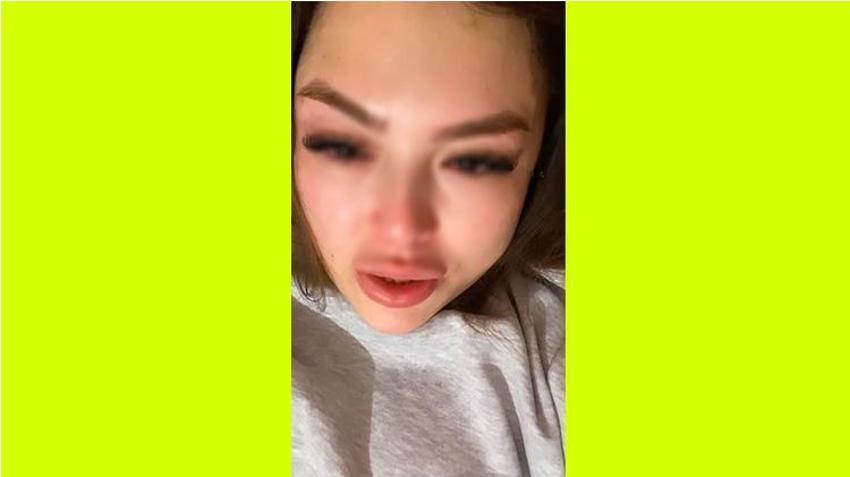 Kağıthane'de uzaklaştırma kararı verilen eski sevgili kapının önüne gelerek cama taş attı!