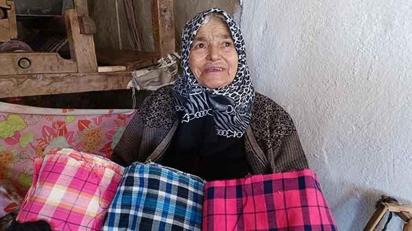 130 yıllık dokuma tezgahında kumaş dokuyor! Konyalı dokuma ustası ilerleyen yaşına rağmen üretme devam ediyor