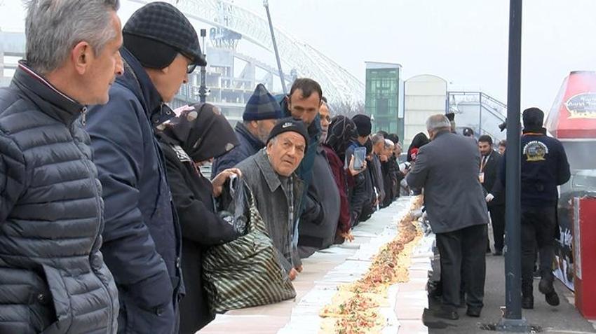 Adana lezzetleri Ankaralılara ikram edildi! 106 metre uzunluğunda Adana Kebap sergilendi