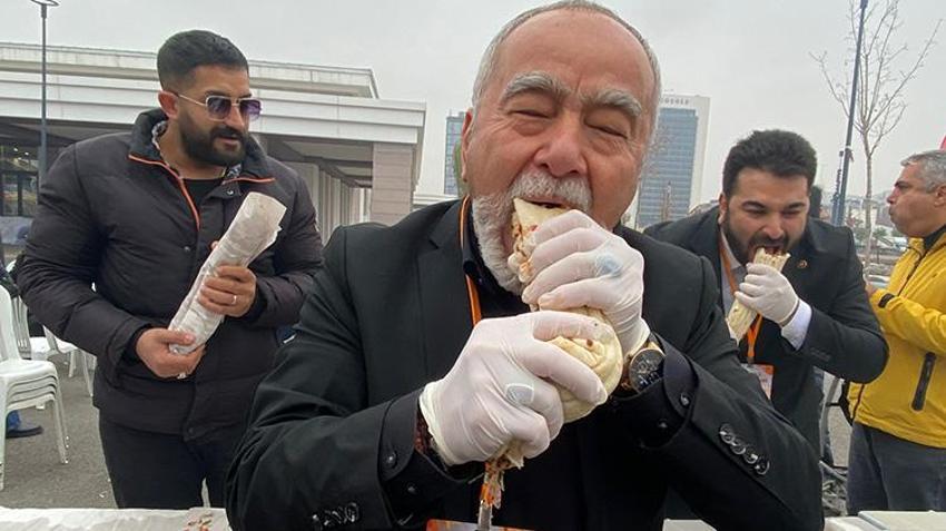 Adana lezzetleri Ankaralılara ikram edildi! 106 metre uzunluğunda Adana Kebap sergilendi