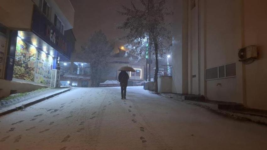 Kar yağışları, karla karışık yağmur, gök gürültülü sağanak yurdu etkisi altına alacak! Meteoroloji illeri uyardı: Pazar günü başlayacak pazartesi kuvvetlenecek...