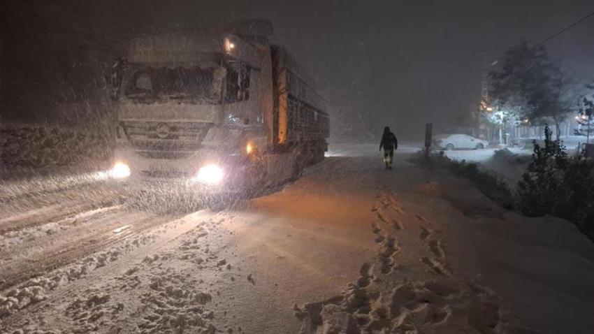 Kar yağışları, karla karışık yağmur, gök gürültülü sağanak yurdu etkisi altına alacak! Meteoroloji illeri uyardı: Pazar günü başlayacak pazartesi kuvvetlenecek...