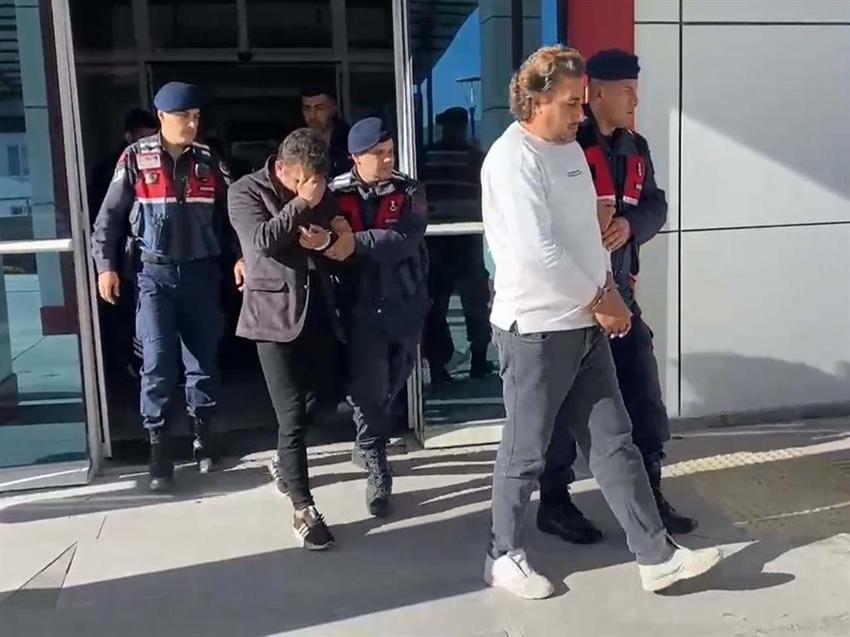 Yaşlı çifte koli bantlı gasp! Kapıyı açar açmaz dehşet başladı