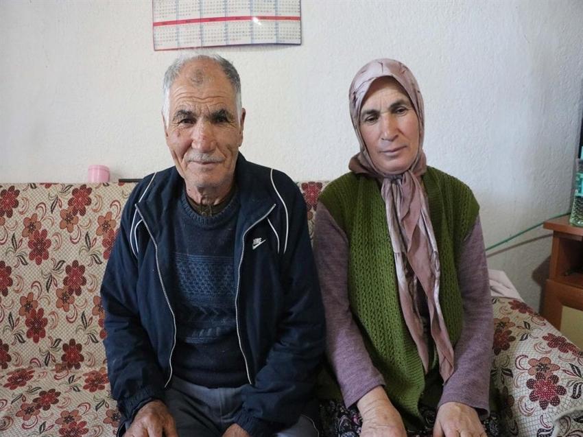 Yaşlı çifte koli bantlı gasp! Kapıyı açar açmaz dehşet başladı