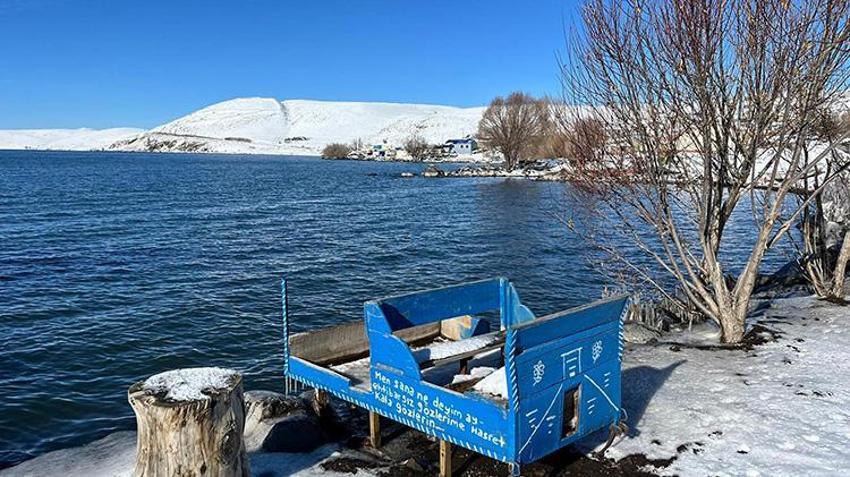 Çıldır Gölü'nde mevsimin ilk karı düştü, kış sezonu için hazırlıklar başladı