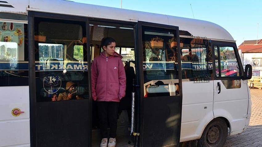 Antalya Demre'de çocuklar okula gidebilmek için her gün deniz yolculuğu yapıyor