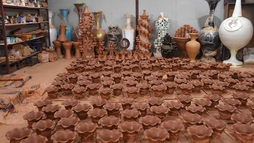 Menemenli çömlek ustası ödüle doymuyor! Bir ödül de UNESCO'dan