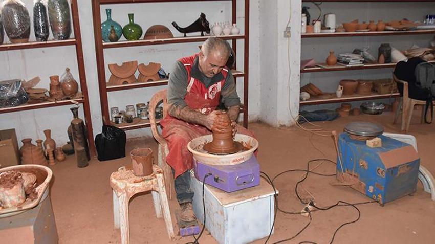 Menemenli çömlek ustası ödüle doymuyor! Bir ödül de UNESCO'dan