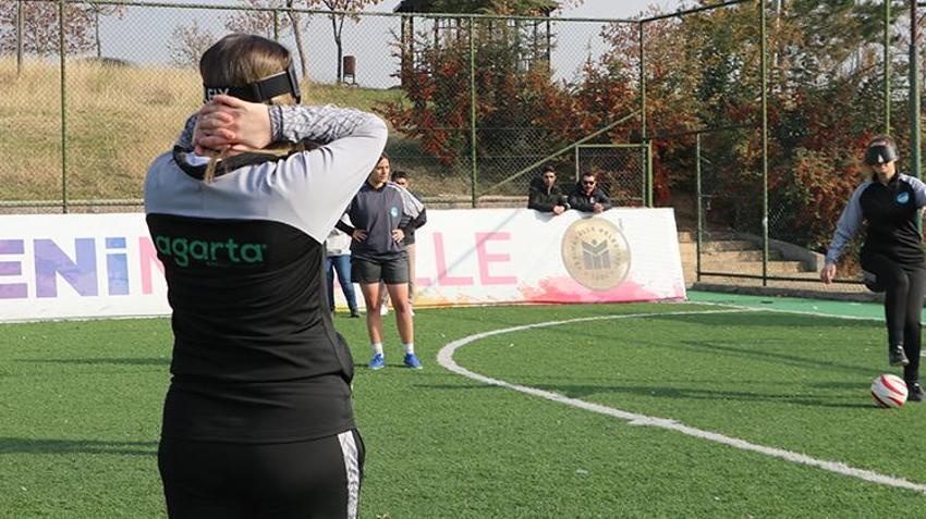 Ankara'da görme engelli çifti futbol kavuşturdu