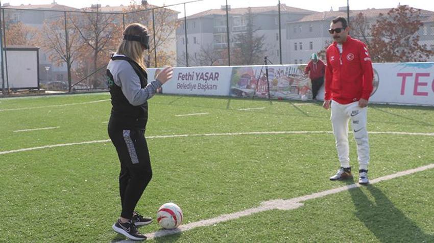 Ankara'da görme engelli çifti futbol kavuşturdu