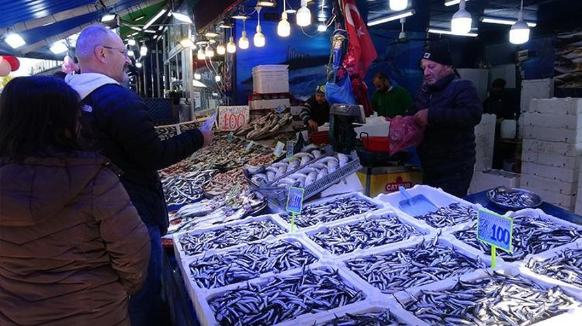 Karadeniz'de havalar soğudu, balık çeşitliliği arttı hamsi 100 liraya düştü