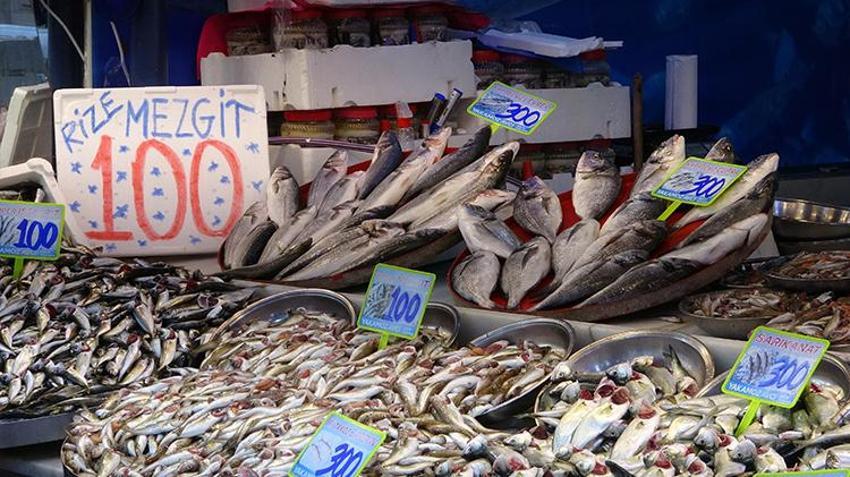 Karadeniz'de havalar soğudu, balık çeşitliliği arttı hamsi 100 liraya düştü
