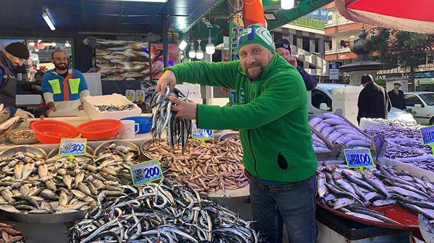 Karadeniz'de havalar soğudu, balık çeşitliliği arttı hamsi 100 liraya düştü