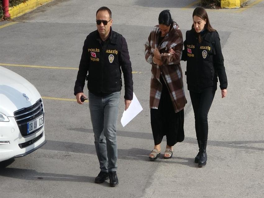 12'nci çocuğa hamileyken yakayı ele verdi! Eskişehir'de 291 yıl hapis cezası olan kadın yakalandı