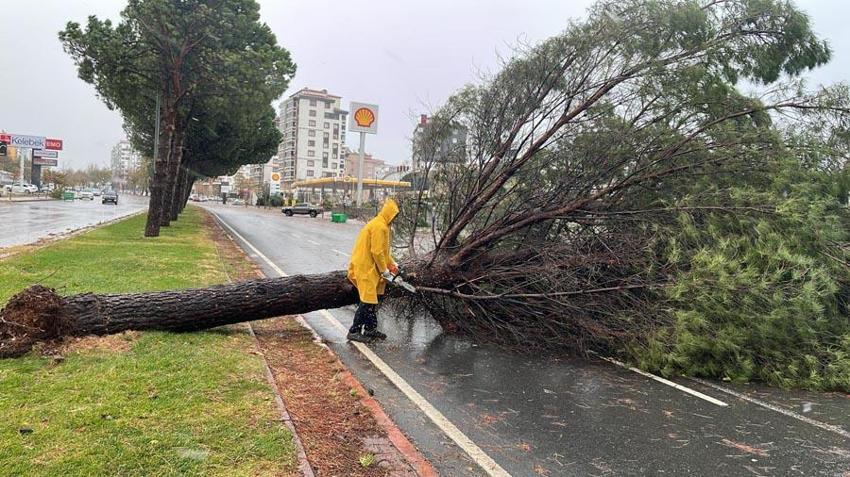 Lapa lapa kar yağışı ve gök gürültülü sağanak yağışlar etkili olacak! Meteoroloji İstanbul'u uyardı: 3 gün sürecek...