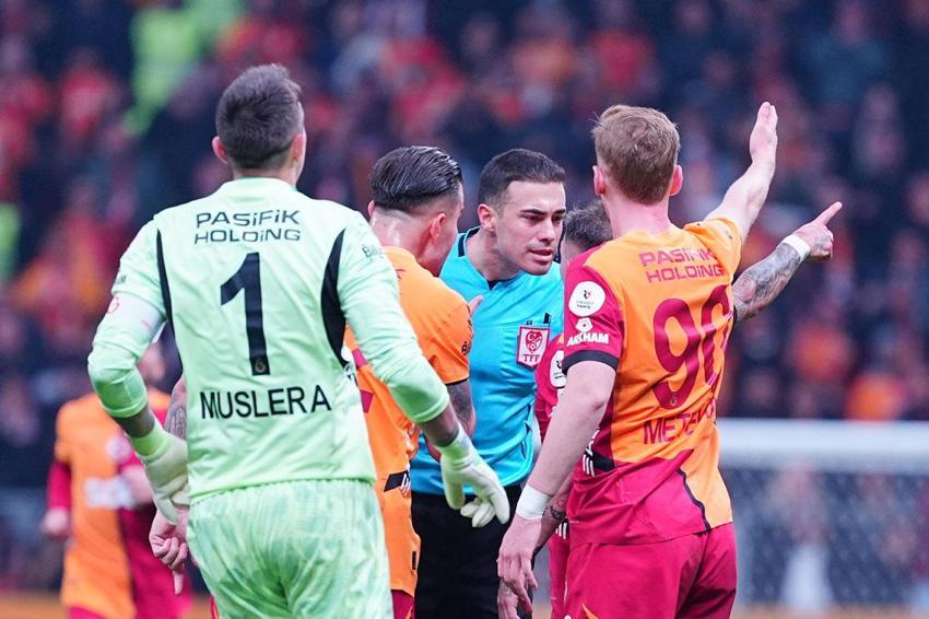 Galatasaray Eyüpspor maçında hakemin kararı Muslera'yı çıldırttı! Penaltı ve kırmızı kart tartışması