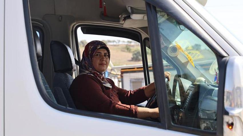 Hatay'ın 'Şoför Nebahat'i! 14 yıldır direksiyon sallayarak ekmek parasını kazanıyor