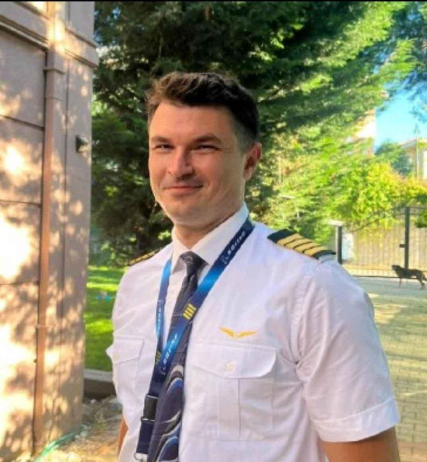 Adana'da uçuş ekibini taşıyan araç kaza yaptı: Kaptan pilot hayatını kaybetti, 9 yaralı
