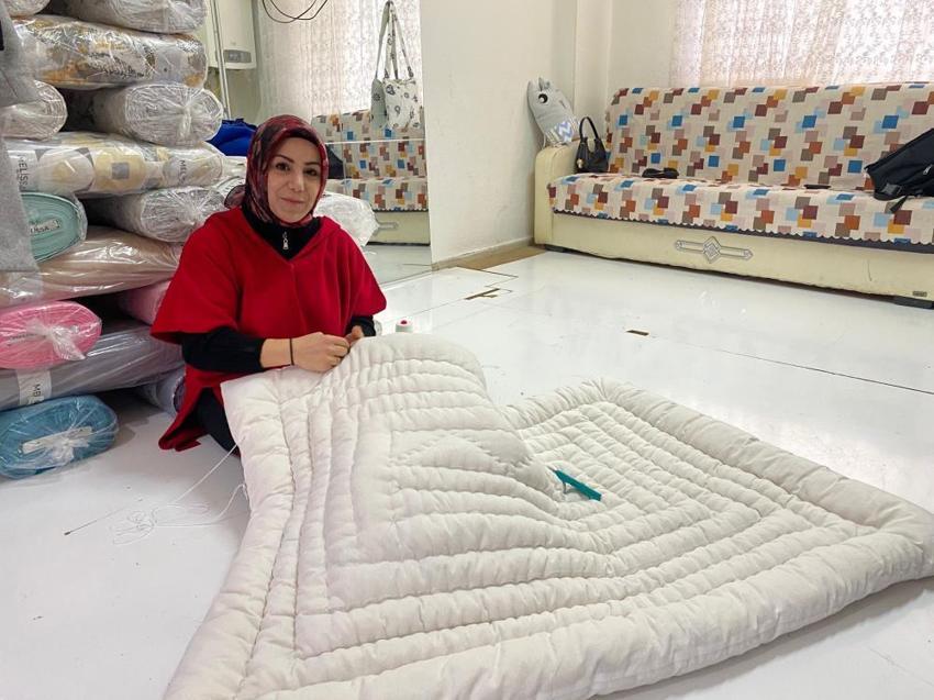 Yozgat'ta annesinden öğrendiği yorgancılığı mesleğe dönüştürdü