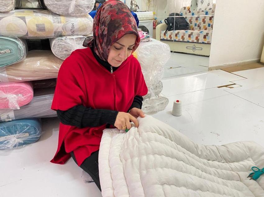 Yozgat'ta annesinden öğrendiği yorgancılığı mesleğe dönüştürdü