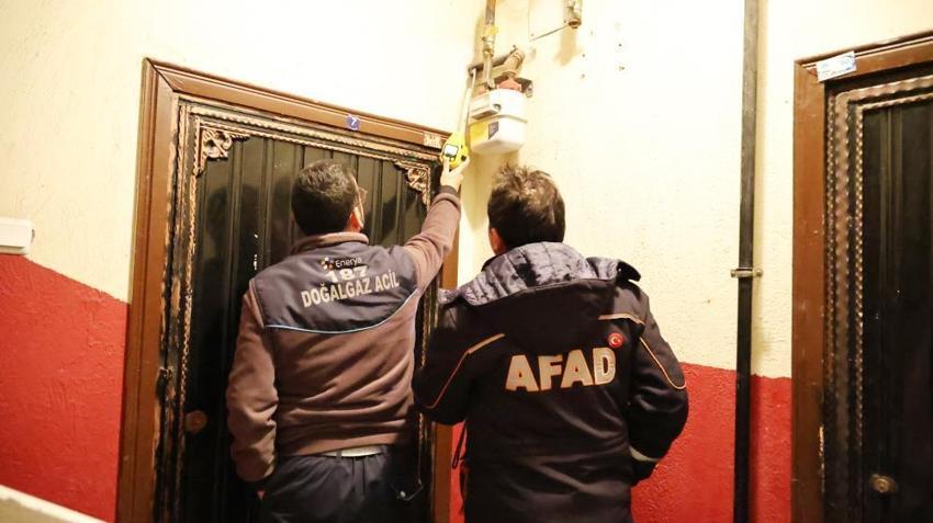 Aksaray'da gaz kokusu ekipleri alarma geçirdi! Kendisinden haber alınamayan vatandaştan beklenmedik tepki: 'Yatmak da mı sorun ya?'