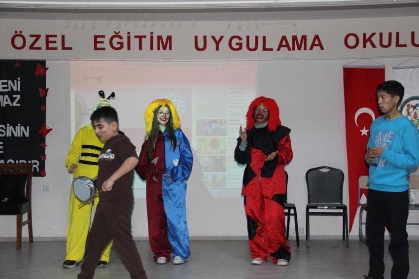 Meslek liseliler engelli çocuklara unutamayacakları bir gün yaşattı