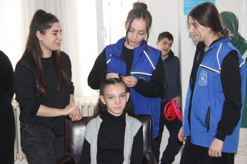 Meslek liseliler engelli çocuklara unutamayacakları bir gün yaşattı