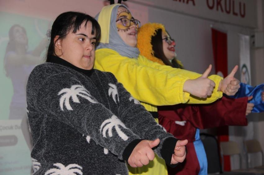 Meslek liseliler engelli çocuklara unutamayacakları bir gün yaşattı