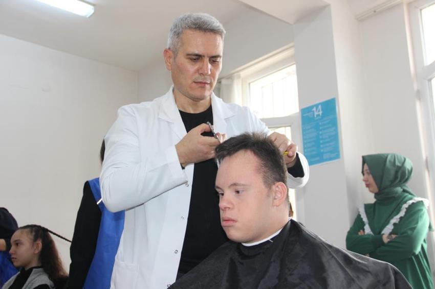 Meslek liseliler engelli çocuklara unutamayacakları bir gün yaşattı