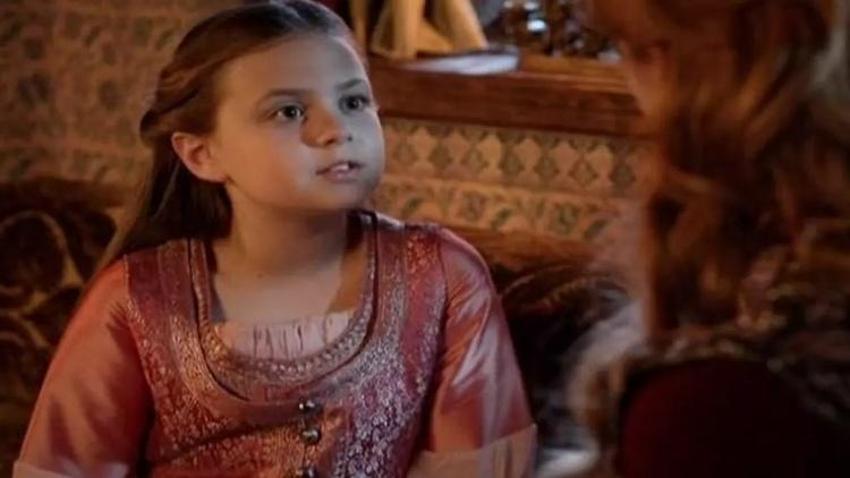 Muhteşem Yüzyıl'ın Mihrimah Sultan'ı Melis Mutluç, Kim Milyoner Olmak İster'de ortaya çıktı
