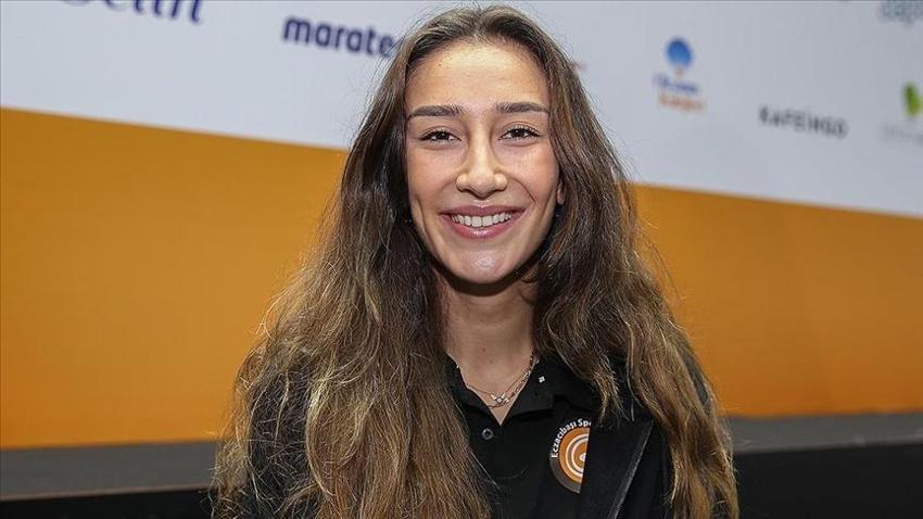 Hande Baladın'ın yeni sevgilisiyle görüntülendi! Yakışıklı isme yorum yağdı!