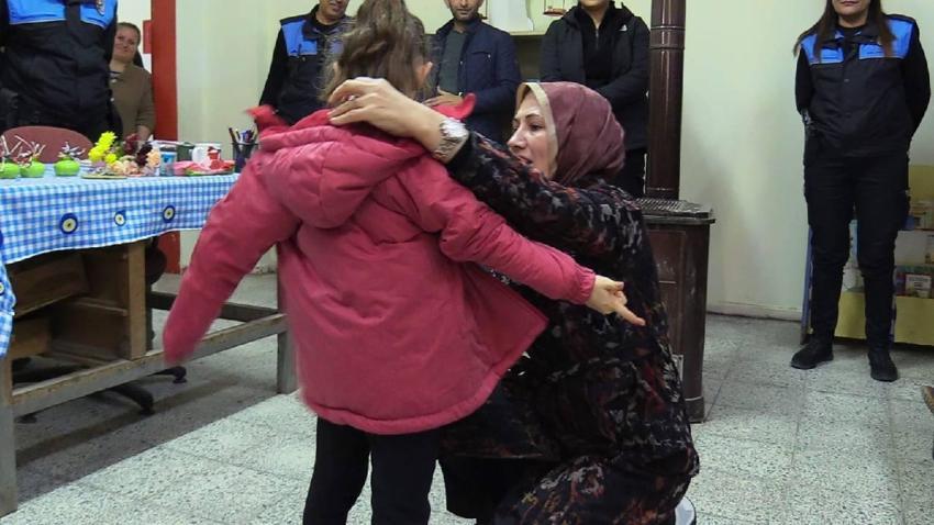 'Çocuklar Üşümesin' kampanyası dağ köylerindeki okullara ulaşacak! Adana'da 250 bin çocuğa mont ve bot yardımı