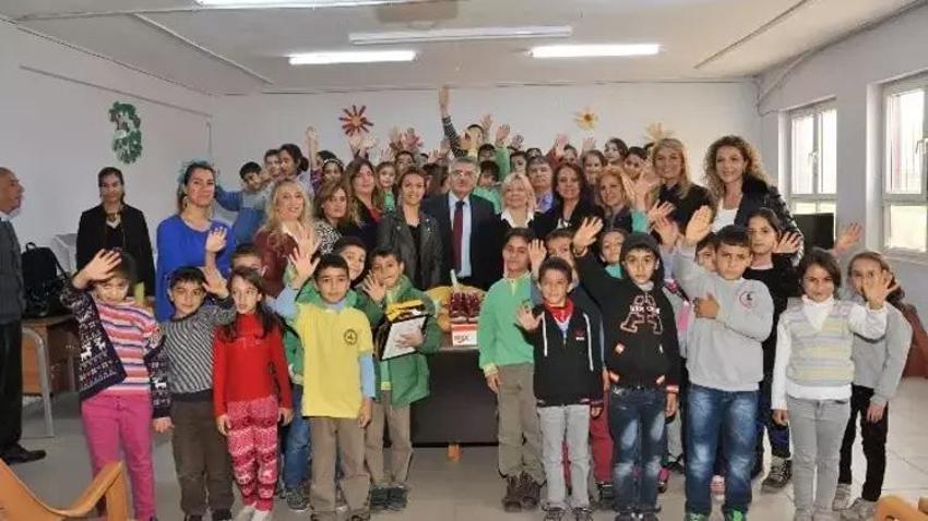 'Çocuklar Üşümesin' kampanyası dağ köylerindeki okullara ulaşacak! Adana'da 250 bin çocuğa mont ve bot yardımı