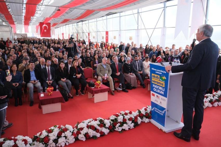 Adana'da güneş enerjisiyle çalışan akıllı sera açıldı! 111 kadının çalışacağı serada, 70 çeşit süs bitkisi üretilecek