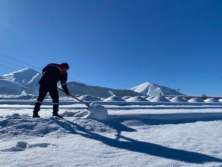 Erzurum'da kış hazırlıkları: Toprak donmadan mezar yerleri yazın hazırlanıyor