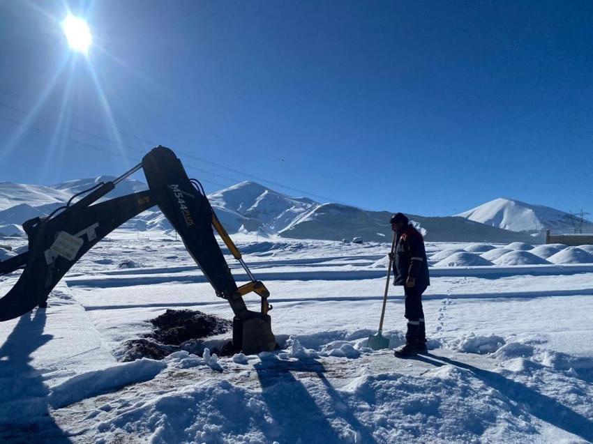 Erzurum'da kış hazırlıkları: Toprak donmadan mezar yerleri yazın hazırlanıyor